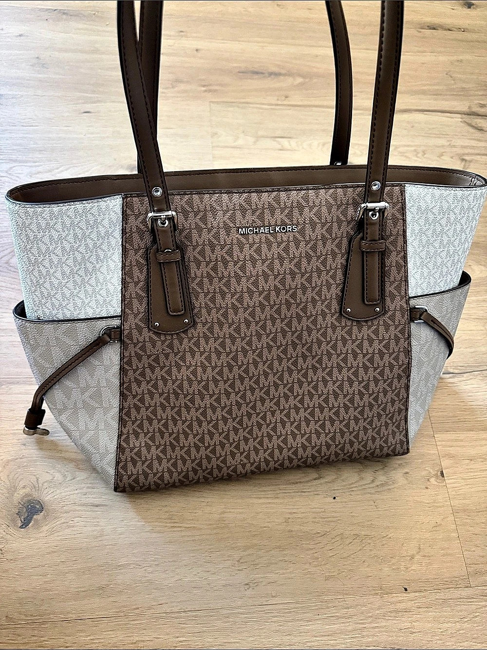 Michael Kors Voyager Medium Logo Tote Bag Brown & White